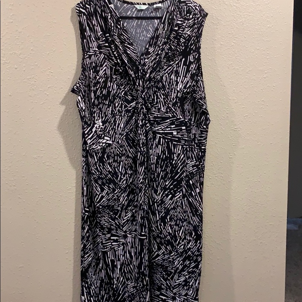 Black and white patterned dress